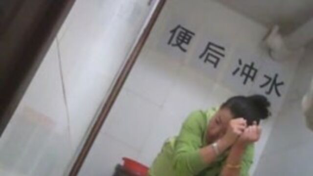 Chinese women poop in toilets