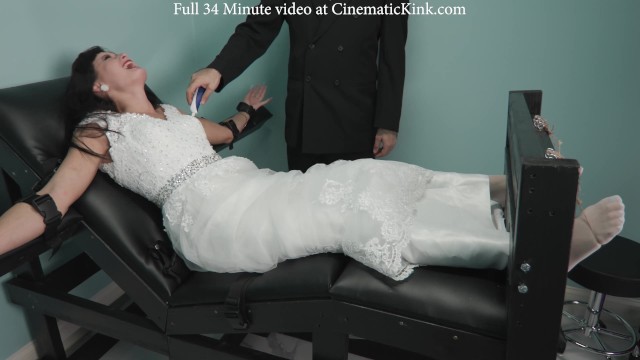 Bride with cold feet gets tickled (LilMizzUnique)