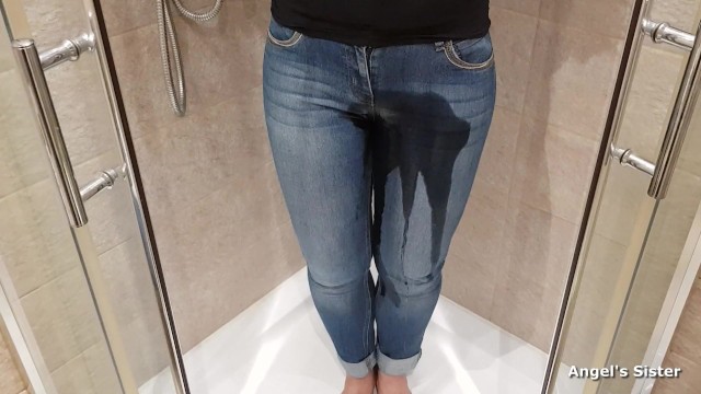 Pee in jeans and leggings, Peeing through clothes